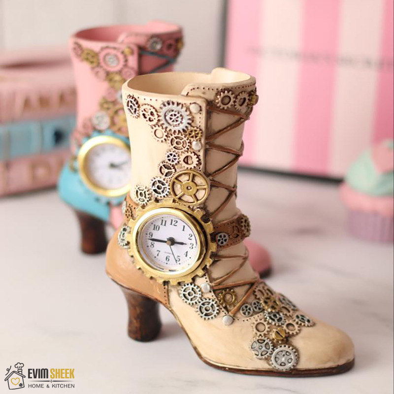 ساعت دکوراتیو  طرح چکمه ای