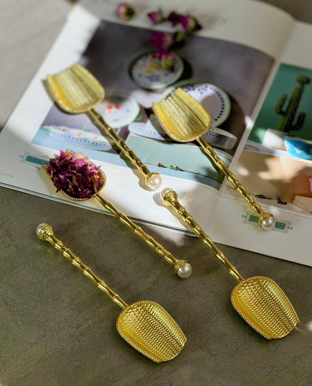 قاشق طلایی نگین دار