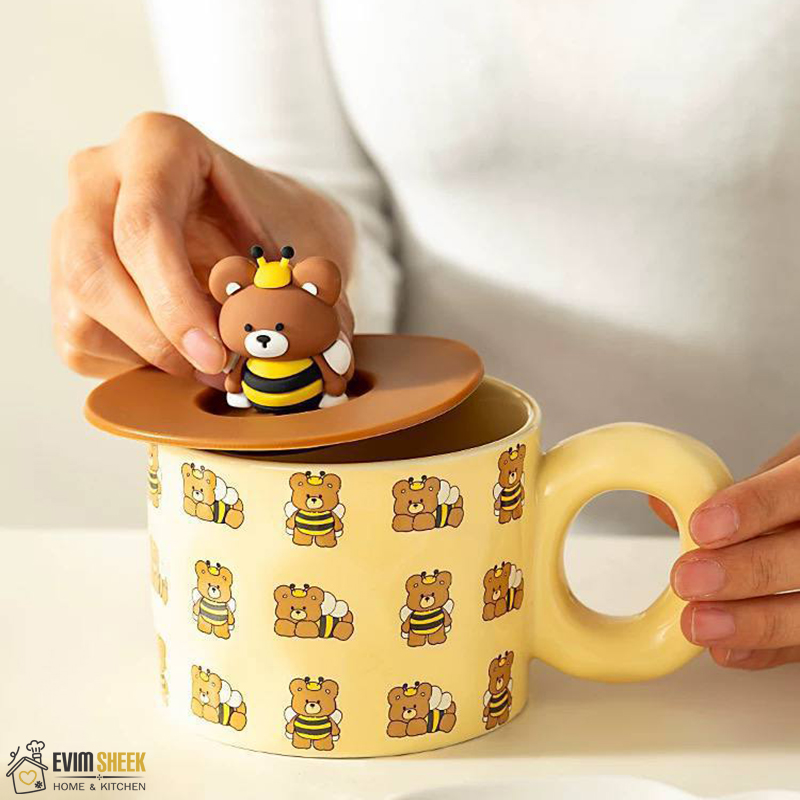 ماگ سرامیکی درب سیلیکونی طرح زنبور عسل