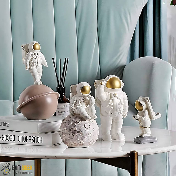 مجموعه مجسمه فضانورد