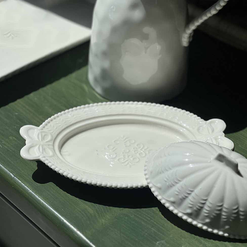 کره‌خوری سرامیکی با طراحی برجسته