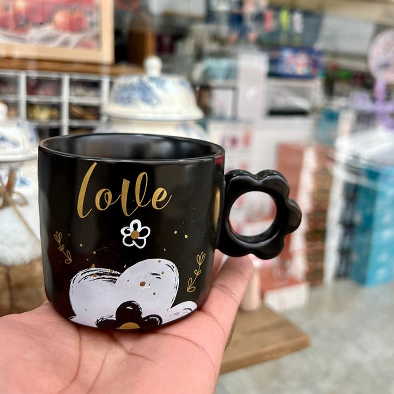 ماگ سرامیکی با دسته‌ مدل گل